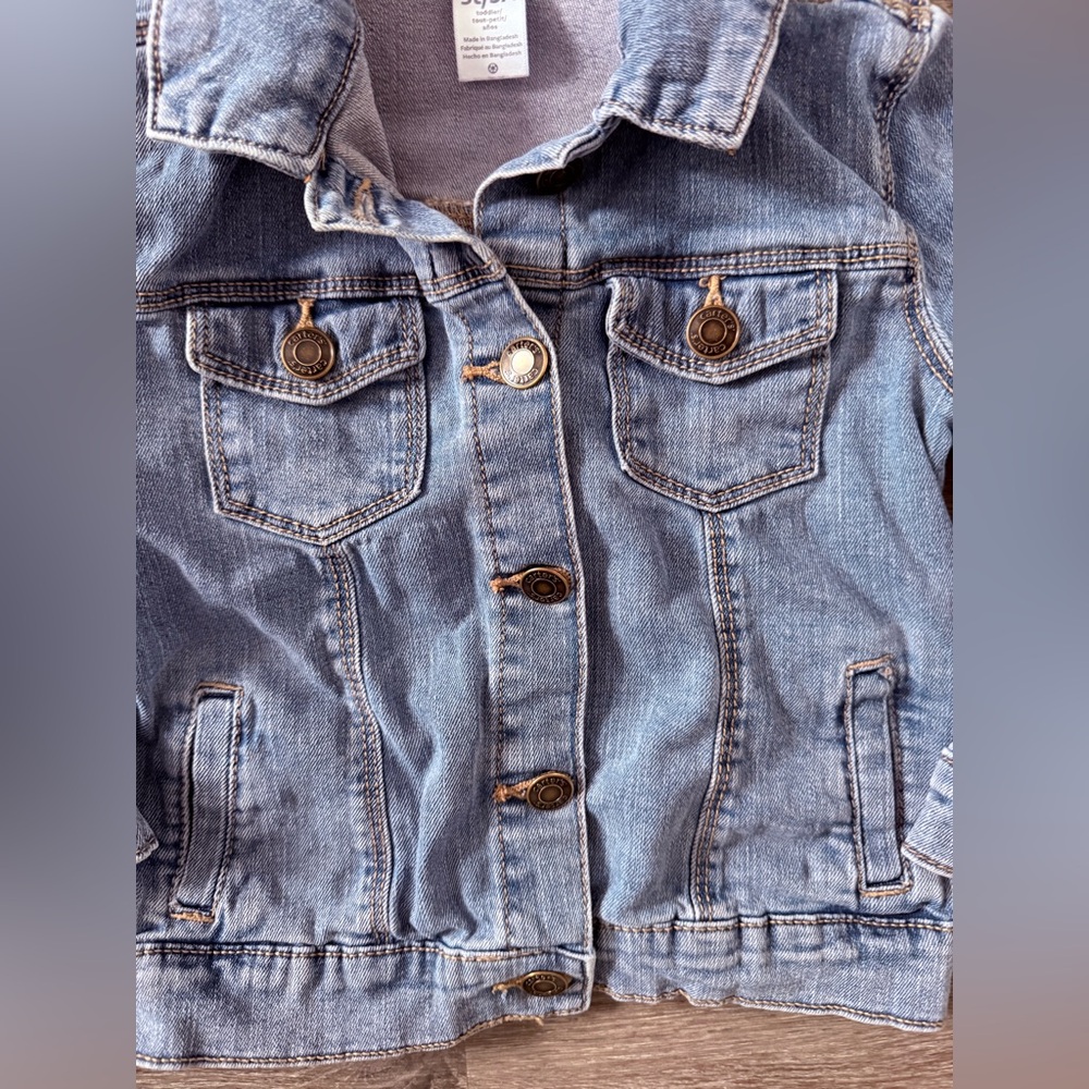 Carters 5T Classic Denim Kids Jacket light wash. Great condition - Picture 3 of 7